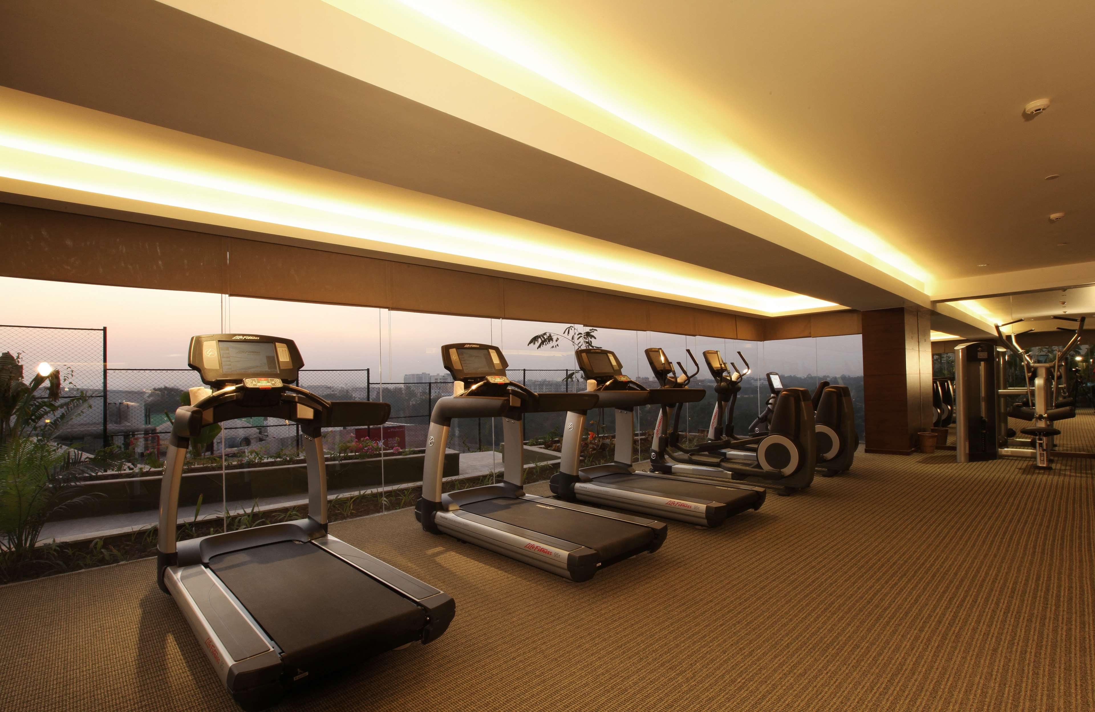 하얏트 푸네 호텔 외부 사진 The gym at the hotel