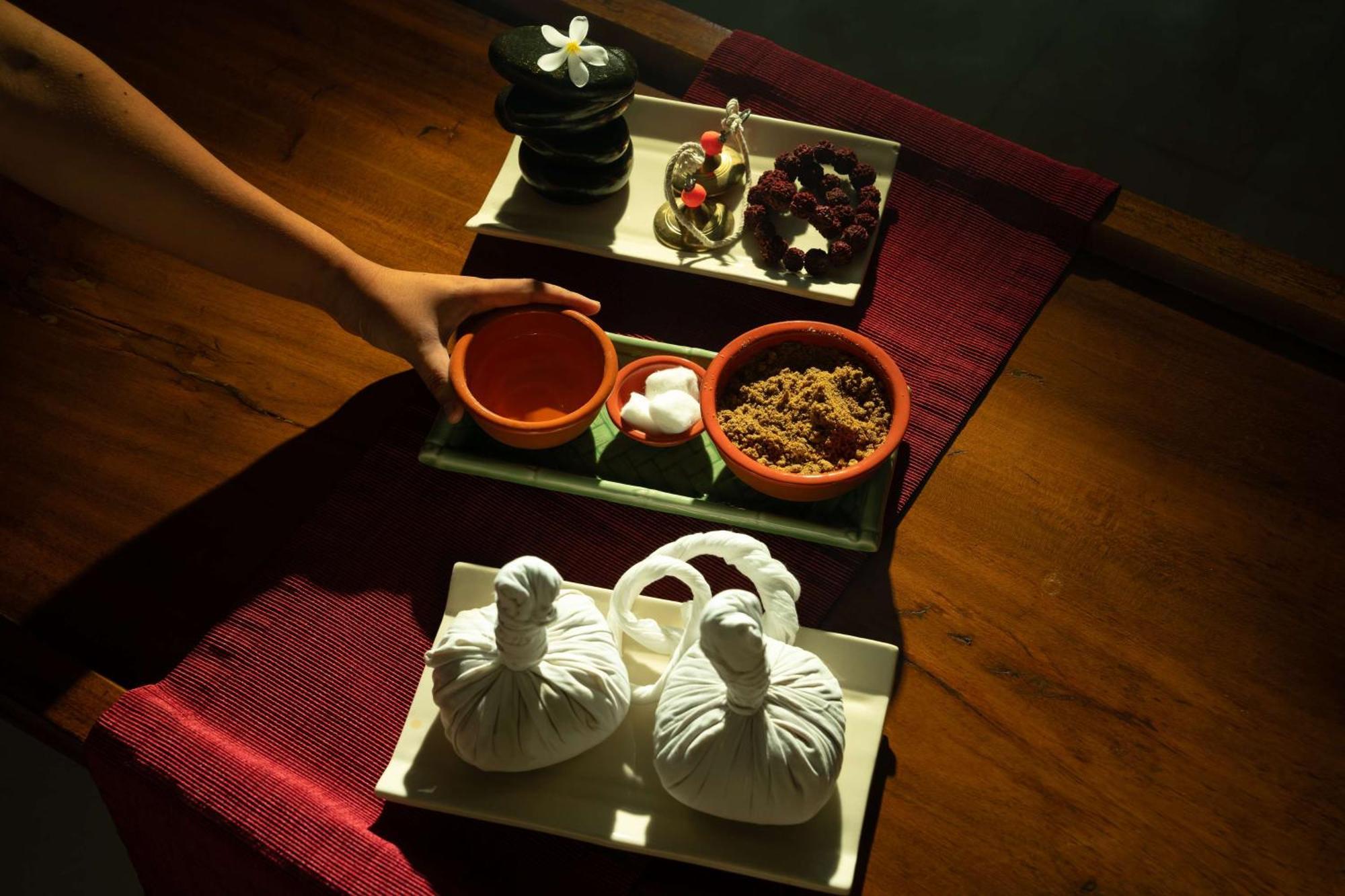하얏트 푸네 호텔 외부 사진 Thai herbal compress