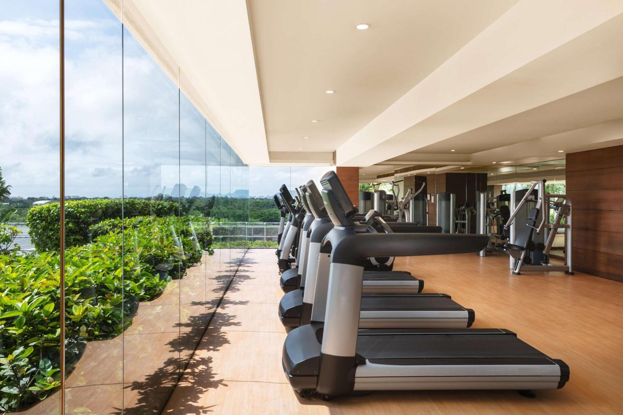 하얏트 푸네 호텔 외부 사진 The gym at the hotel