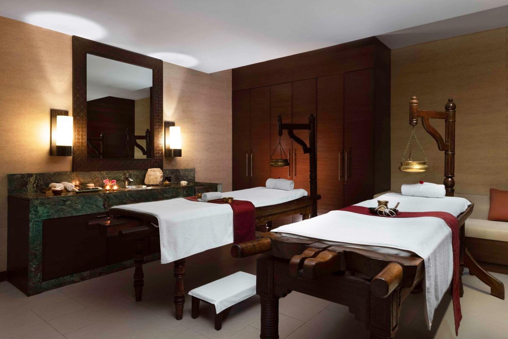 하얏트 푸네 호텔 외부 사진 A treatment room at the spa