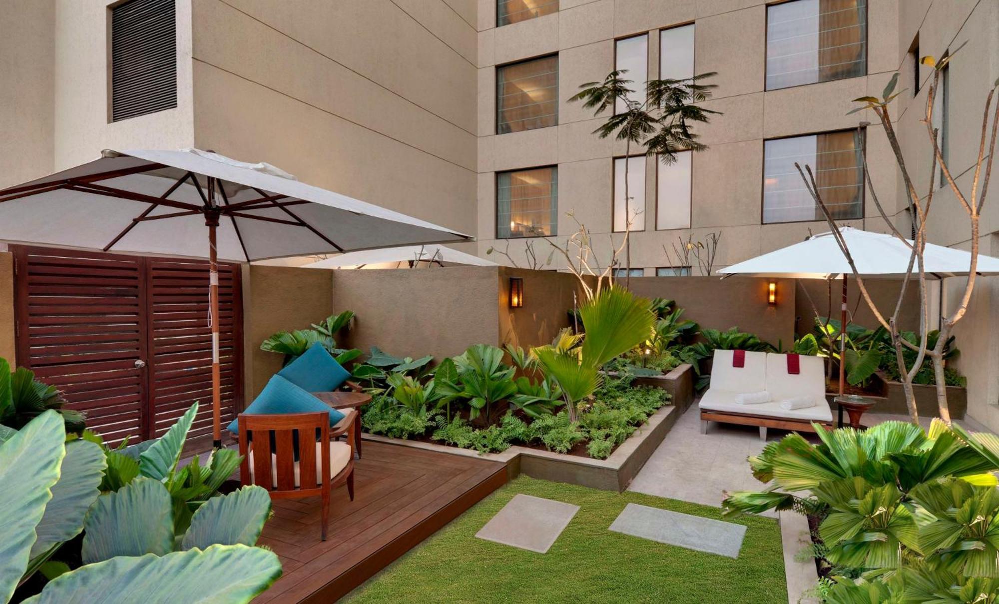 하얏트 푸네 호텔 외부 사진 The hotel's courtyard