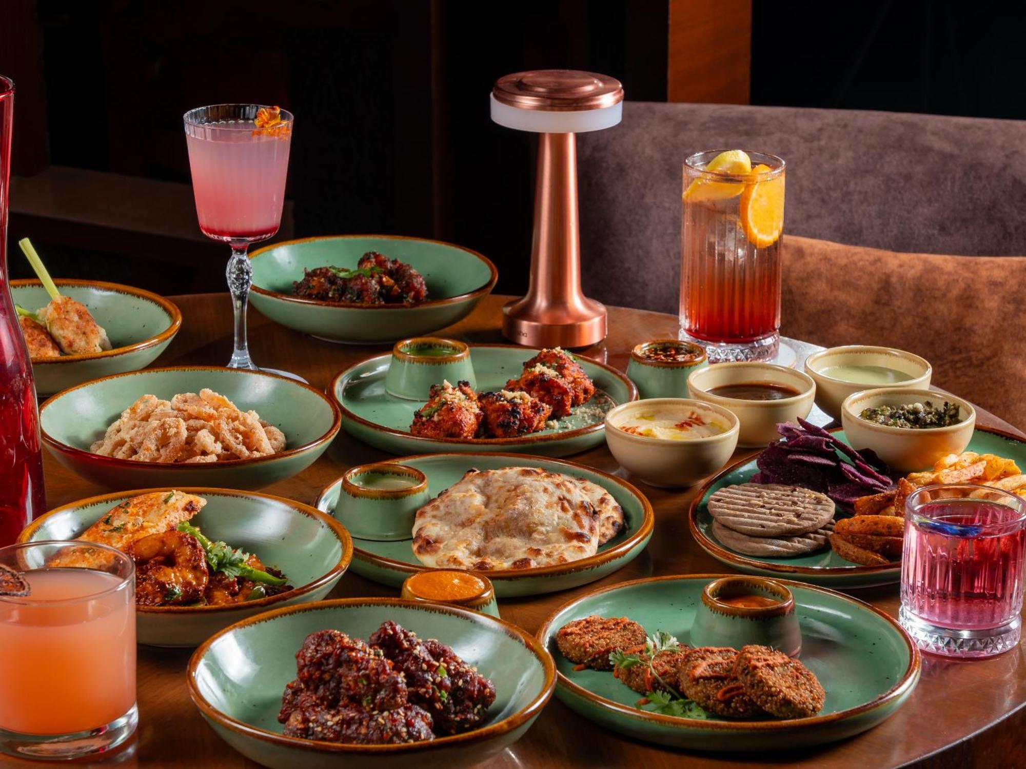하얏트 푸네 호텔 외부 사진 A selection of small plates at a restaurant in Mumbai, India